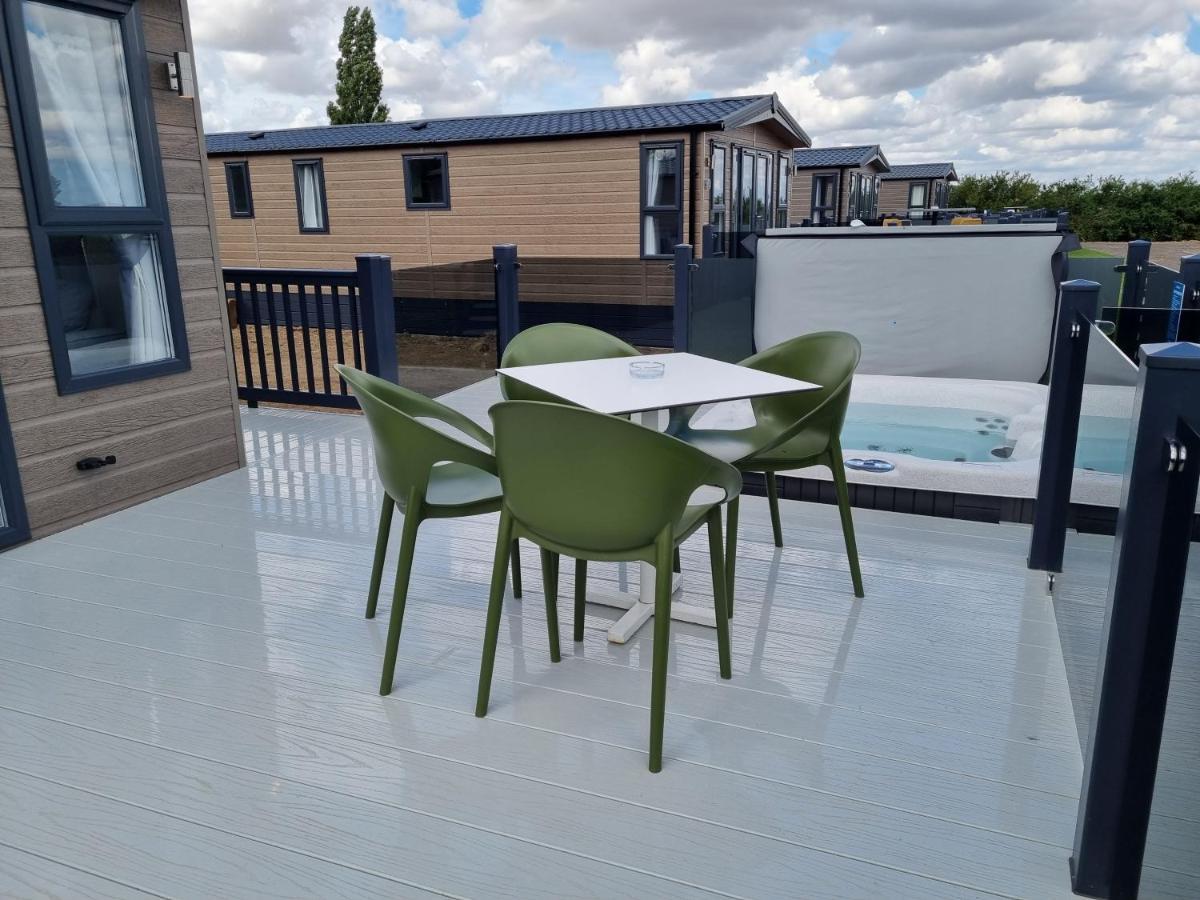 Brackenborough Lakes Resort Louth  Bagian luar foto