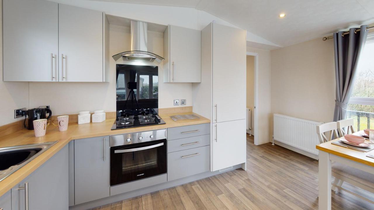 Brackenborough Lakes Resort Louth  Bagian luar foto