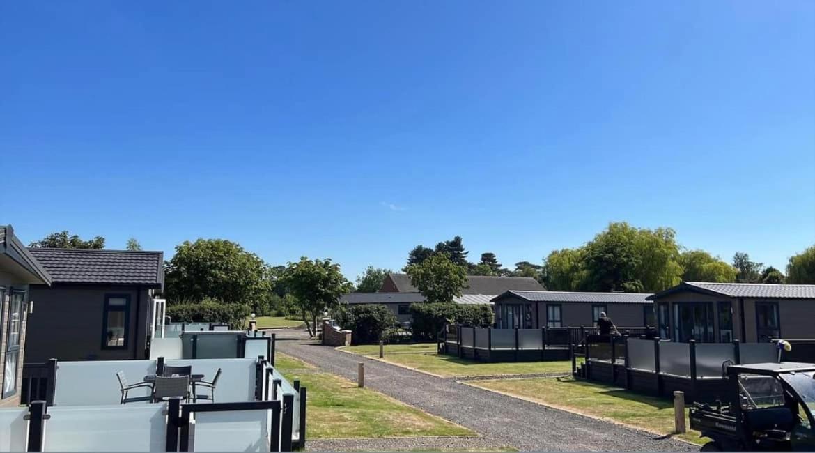 Brackenborough Lakes Resort Louth  Bagian luar foto